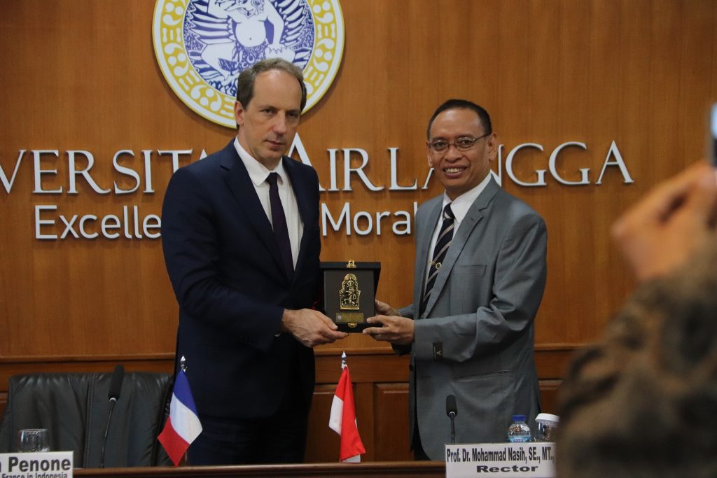 French Ambassador visits UNAIR to discuss collaborations